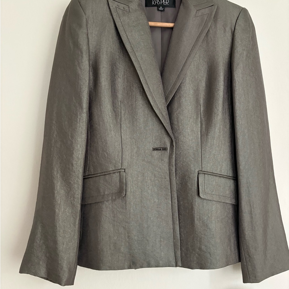Kasper Shimmer Metallic-Gold/Silver Suit - Jacket and pants with velvet scarf - Picture 3 of 13